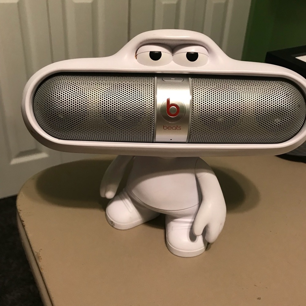 Beats Dude Stand for Pill 2.0
